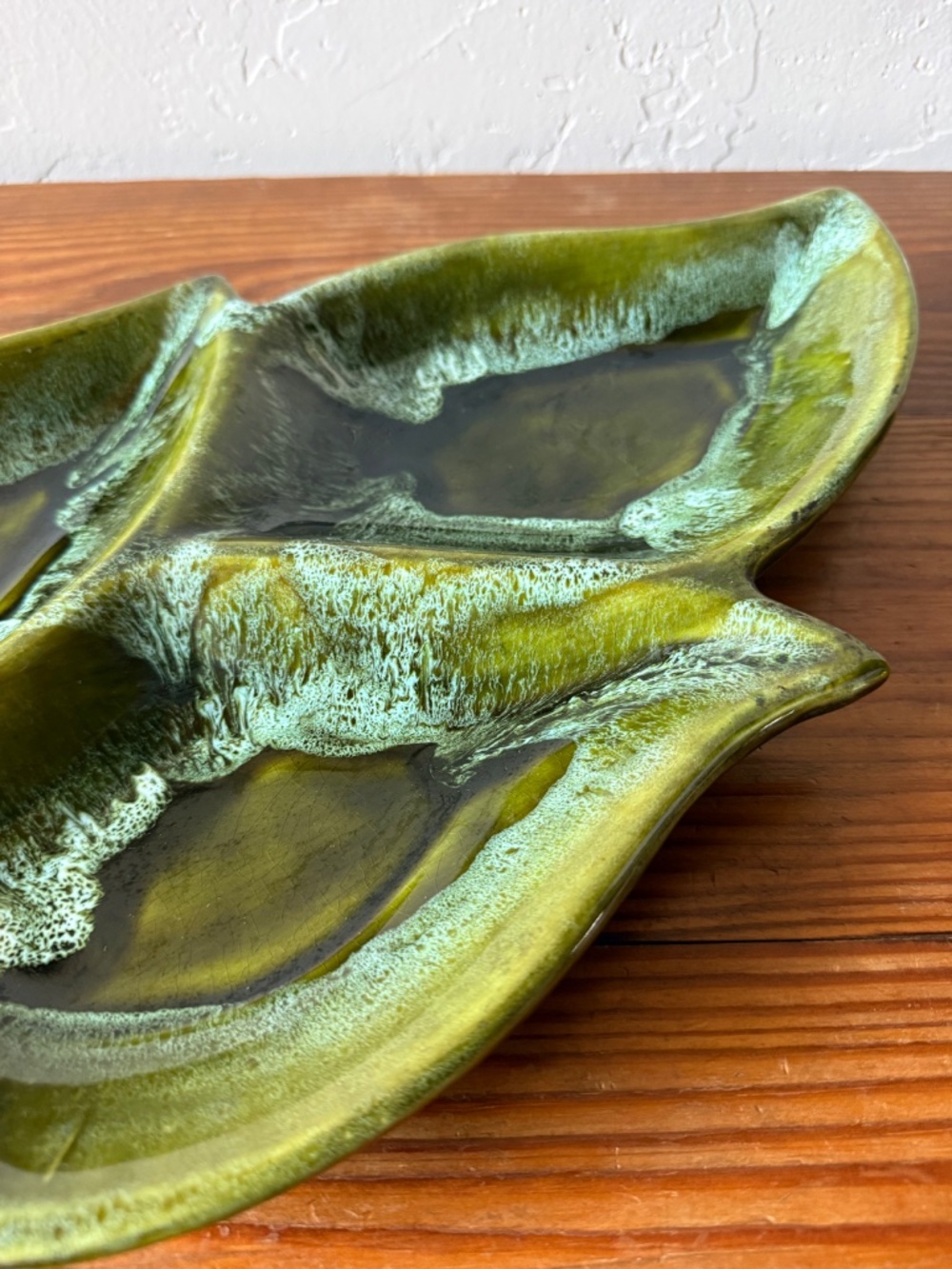 Mid-Century Modern 1960's Wade of California Pottery  Green Divided Leaf Dish - Picture 6 of 14